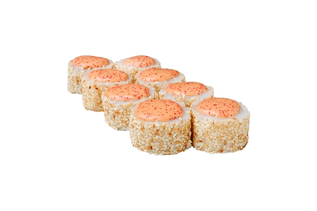 Una fila di sushi con glassa arancione e bianca in cima