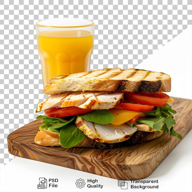 PSD Сэндвич со стаканом апельсинового сока на деревянной доске, изолированной на прозрачном фоне