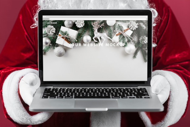 PSD santa che presenta il mockup del portatile