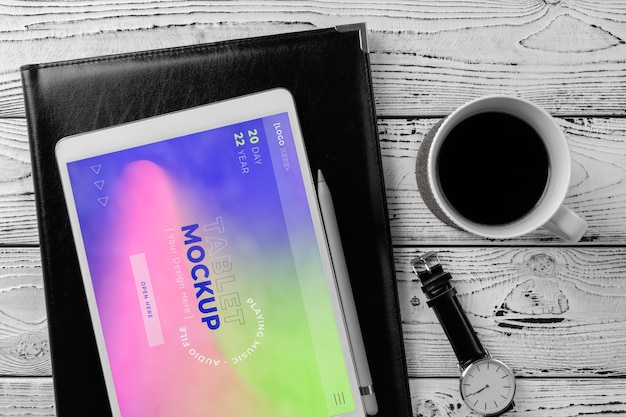 PSD タブレット デバイスのモックアップのあるシーン
