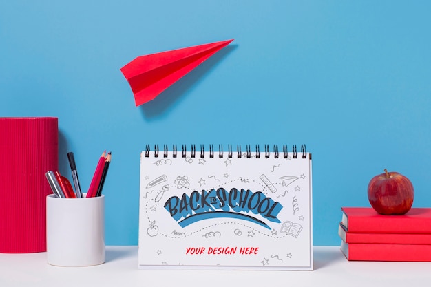 Materiale scolastico con il concetto di mock-up