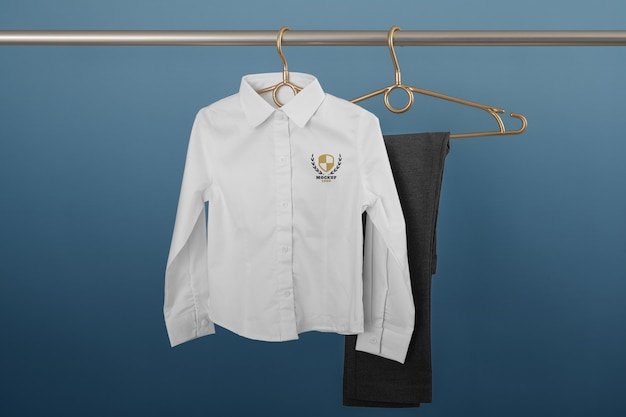 PSD uniforme scolastica per bambini mock-up design