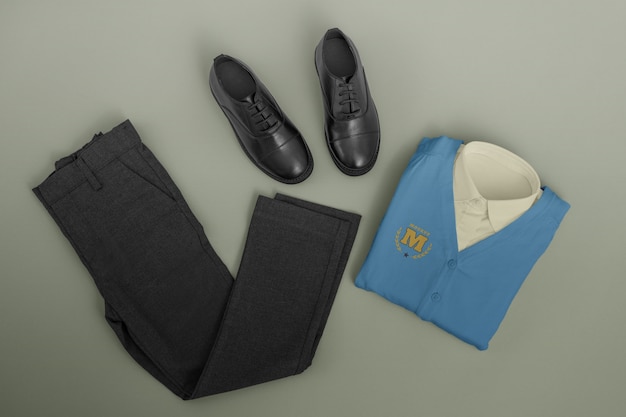 PSD schooluniform voor kinderen mock-up ontwerp