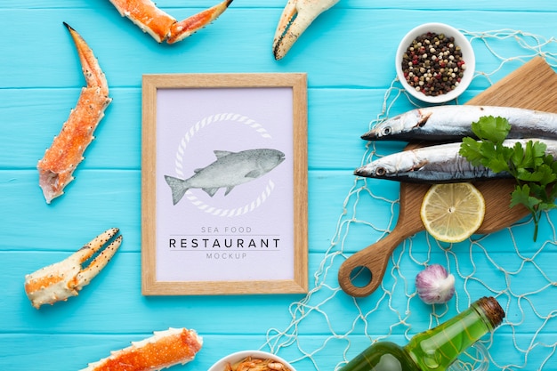 PSD composizione di frutti di mare con cornice mock-up