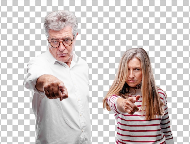 Senior coole man en vrouw op zoek boos en verrast, schreeuwen en naar voren wijzen, naar u toe