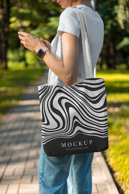 Side view woman with optical print tote bag