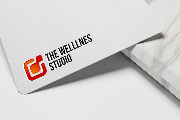 Semplice mockup logo in rilievo su carta bianca