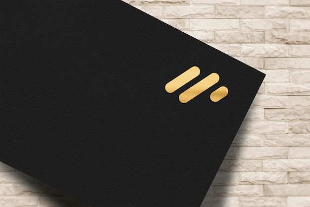 Mockup di logo oro semplice su struttura di carta nera