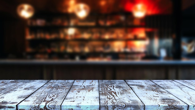 PSD Простой деревянный стол для демонстрации предметов с размытым видом на кафе
