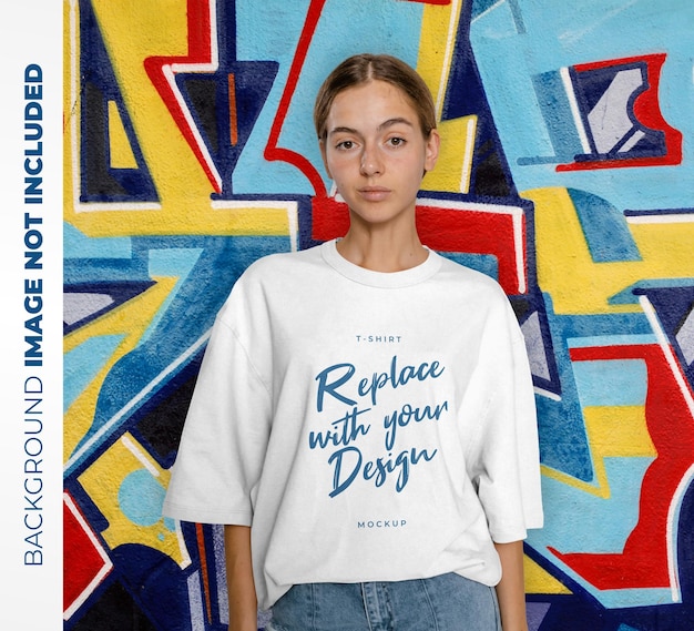 Sjabloon casual tshirt vrouwen mockup