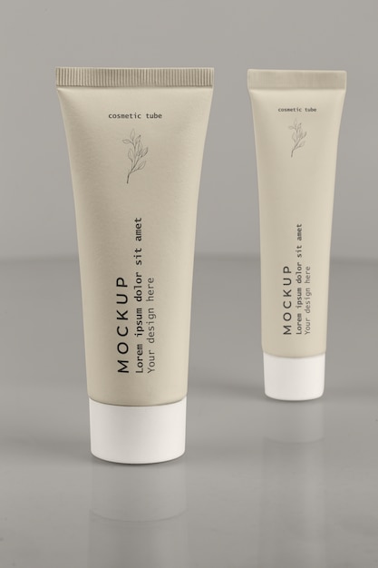 PSD mockup di tubo cosmetico per la cura della pelle