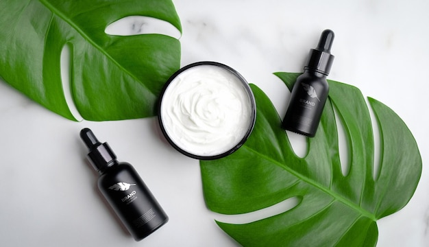 Skincare Product Display Serum Mockup PSD-sjabloon