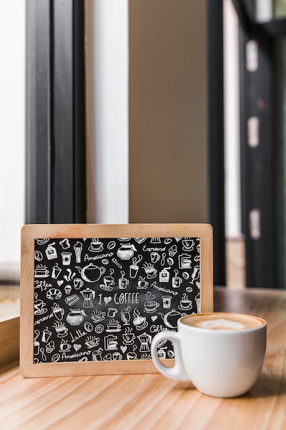 PSD slate mockup con il concetto di caffè