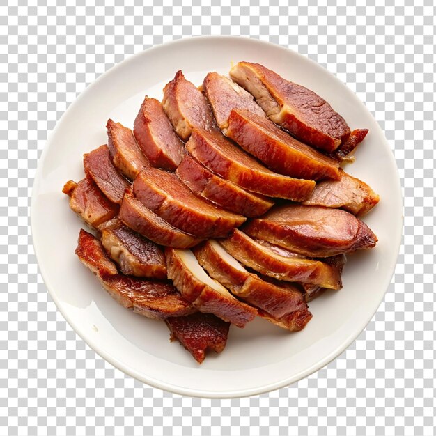 Fette di carne di maiale affumicata su un piatto isolato su uno sfondo trasparente