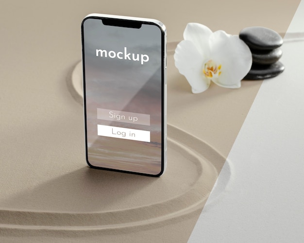 Mock-up del display dello smartphone nella sabbia