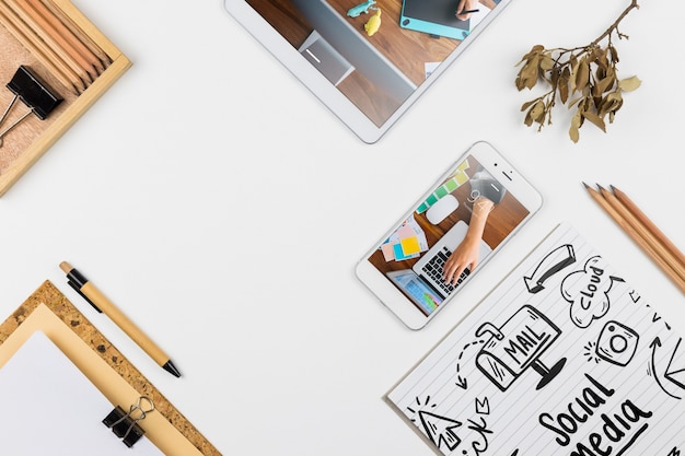 PSD smartphone mockup on desk