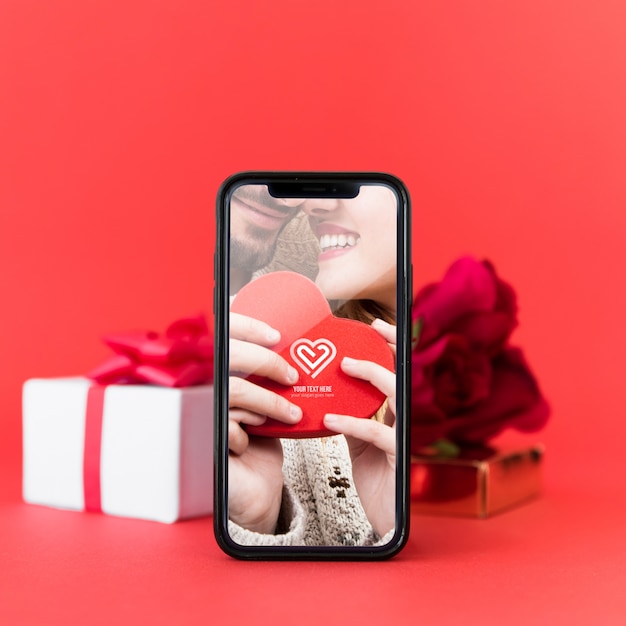 PSD mockup di smartphone con il concetto di san valentino