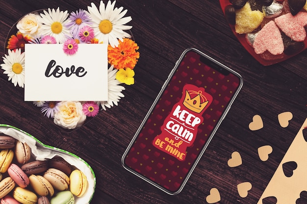 PSD mockup di smartphone con il disegno di san valentino