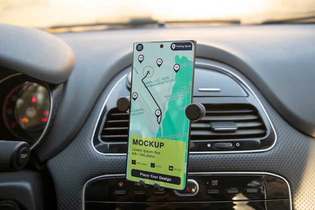 Smartphone utilizzato come gps in auto