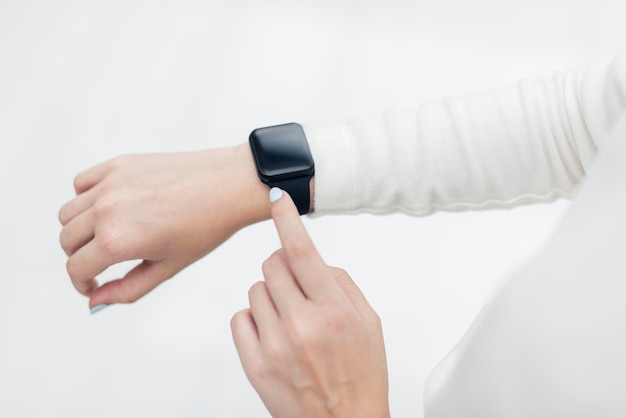 Smartwatch hologram mockup on a female wrist psd