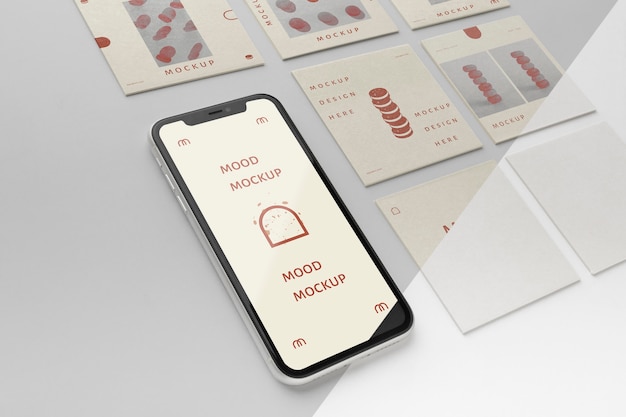 PSD post sui social media e mock-up di smartphone