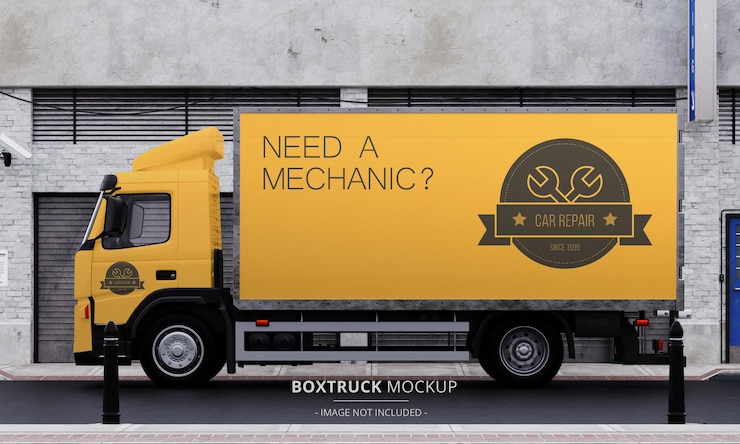 Soldan Görünümden Sokakta Jenerik Kutu Kamyon Mockup'ı