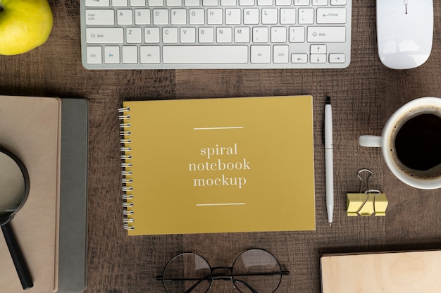 Spiraal notebookmodel op kantoortafel