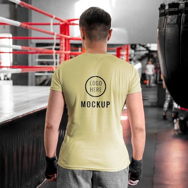 PSD sportowiec bokserski ubrany w makietę t-shirtu