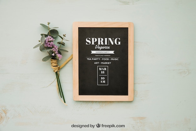 PSD mockup di concetto di primavera con ardesia