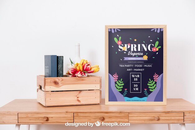 Spring mockup con cornice sulla scrivania