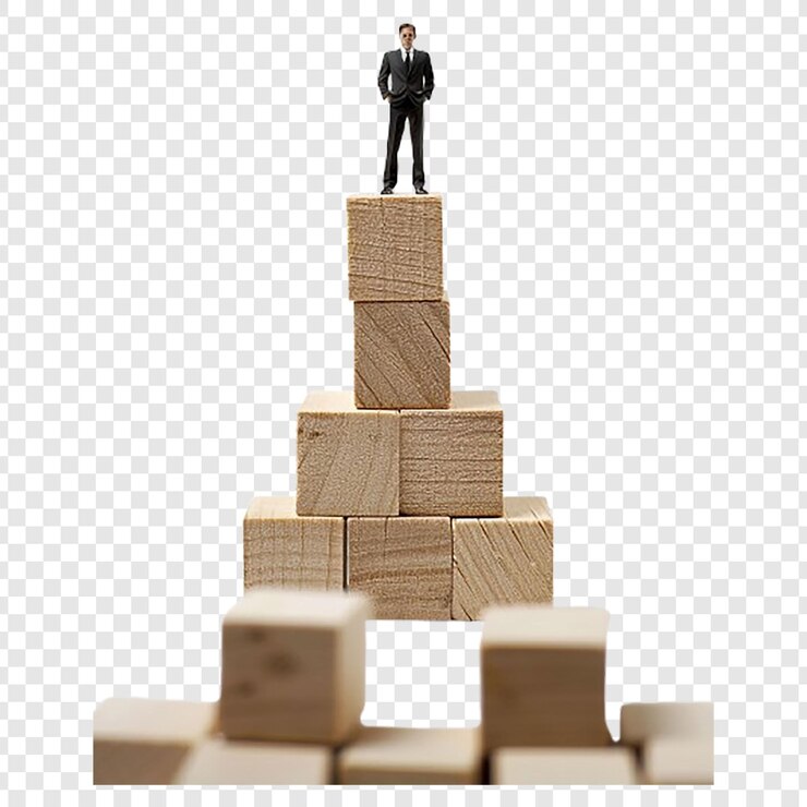 PSD 木製のブロックの積み重ねその上に男が立っています
