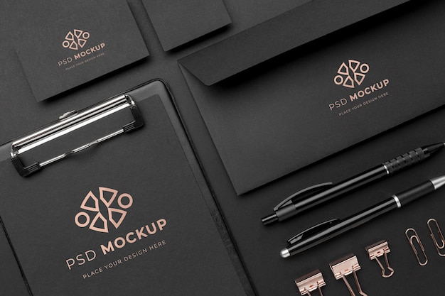 PSD mockup di cancelleria scuro e rame