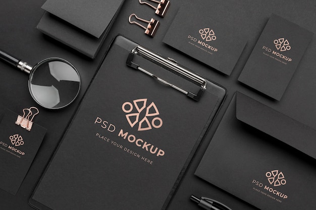 PSD mockup di cancelleria scuro e rame