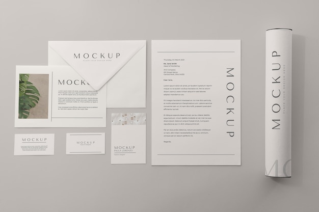 PSD mockup di kit di cancelleria con sovrapposizione di ombre