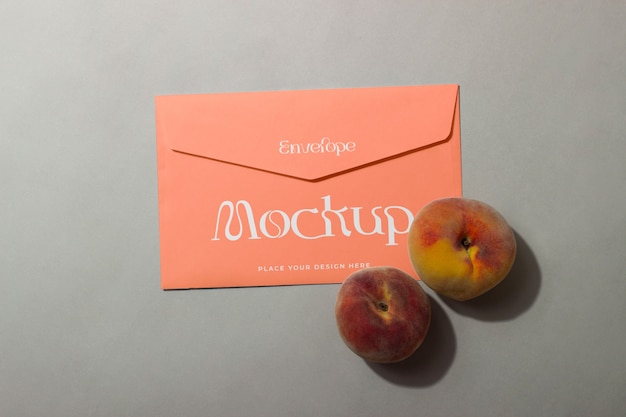 PSD mockup di cancelleria con frutta fresca