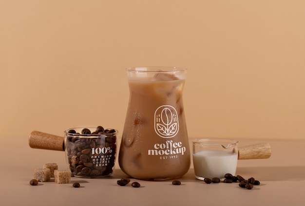 PSD mockup di caffè ghiacciato di natura morta