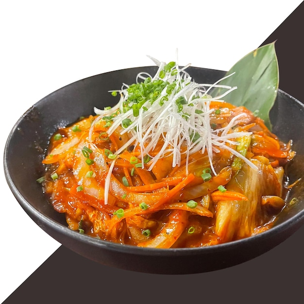 黒いボウルでキムチで焼いた豚肉を混ぜる