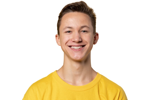 Studioportret van jonge tienerjongen