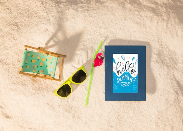 PSD summer mockup con occhiali da sole