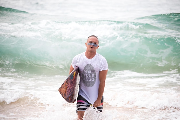 Surfer T-shirtmodel