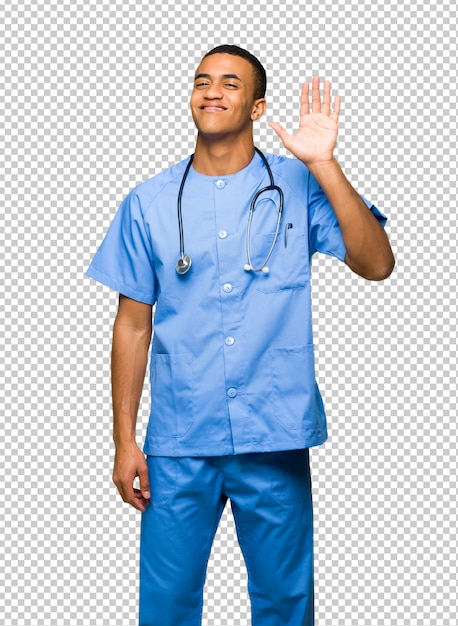 Хирург доктор человек салютов с рукой с счастливым выражением