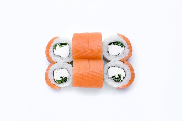 Sushi rolls alimenti giapponesi maki sfondo isolato perfetto per l'utilizzo nel menu commerciale alimentare