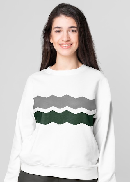 Mockup di maglione con abbigliamento casual da donna con motivo a zig zag