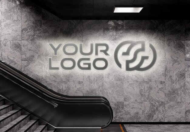 Świecące Logo 3d Na ścianie Stacji Metra