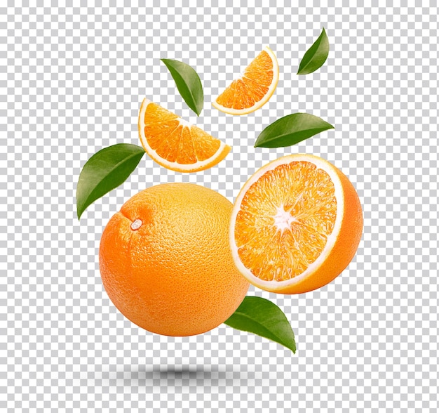 PSD Świeża pomarańcza z liśćmi na białym tle