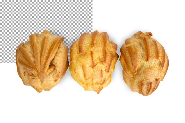 Świeże wypieki leżące w rzędzie eklery profiteroles izolowane na przezroczystym tle