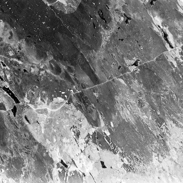 Szczegółowe przedstawienie geologicznej formacji skalnej z pęknięciami