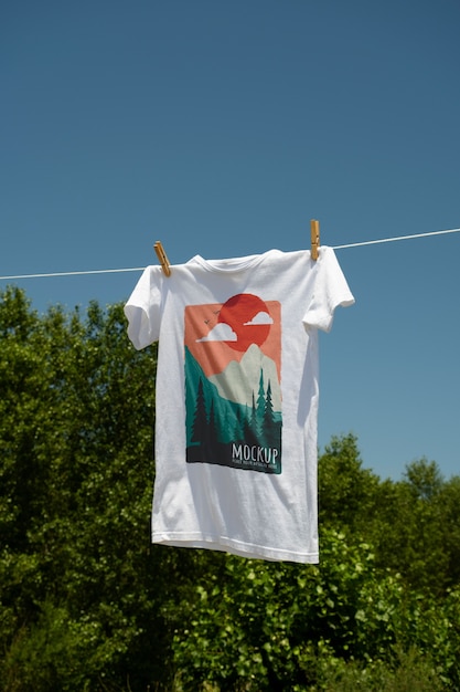 PSD t-shirt in de natuur