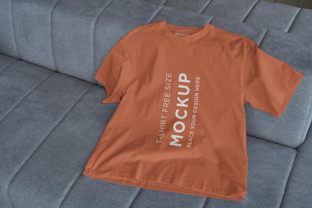 ソファにTシャツのモックアップフリーサイズ