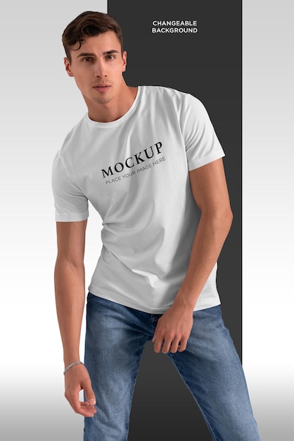 PSD t-shirt mockup uomo isolato su sfondo mutevole